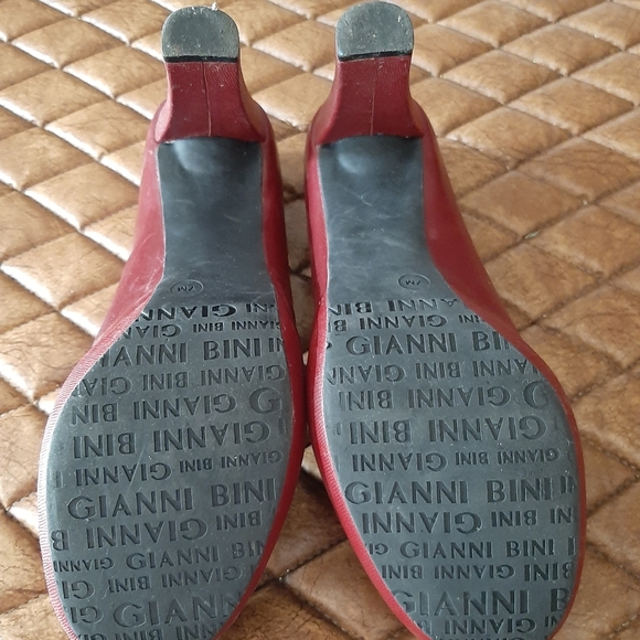Gianni Bini Woman's Heels - Picture 3 of 3